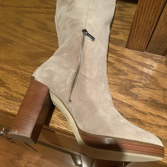 Michael Kors Elegant Beige Knee-High Women's Boots - Picture 12 of 16